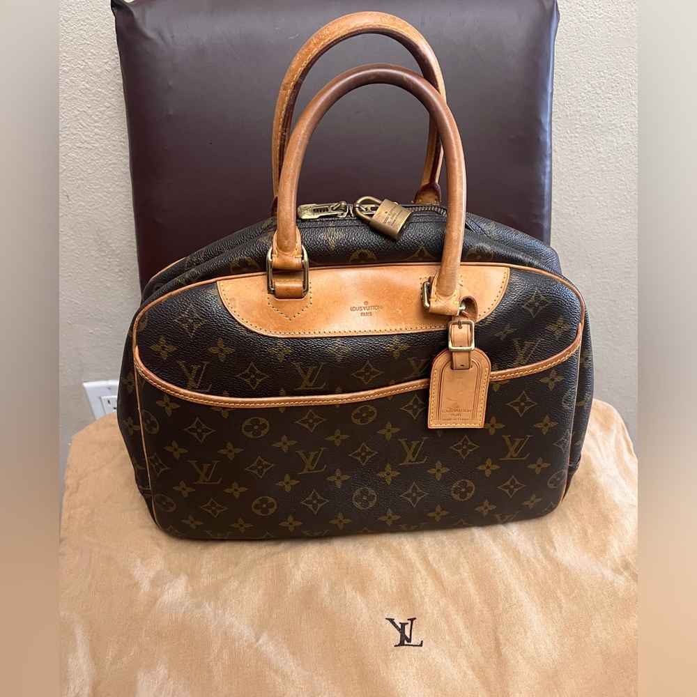 Vintage Classic Authentic Louis Vuitton Deauville Bag